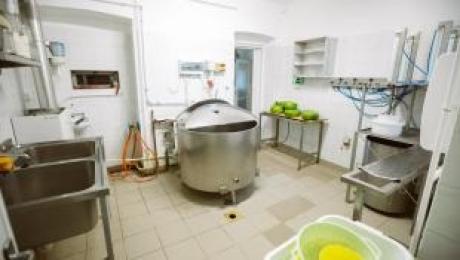 Eladó kis kapacitású (500 l/nap) uniós minősítésű tejüzem